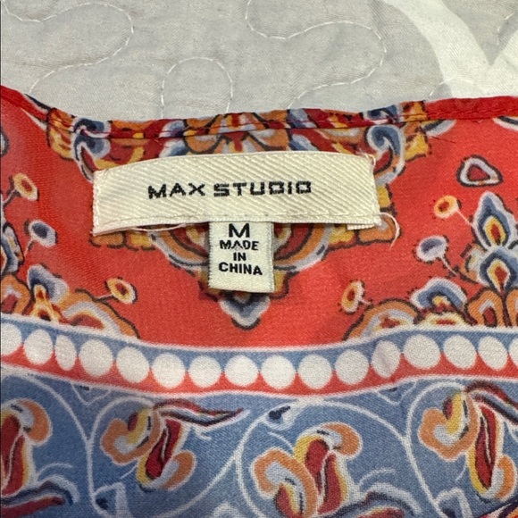 Max Studio Floral Patterned Top - Picture 2 of 6